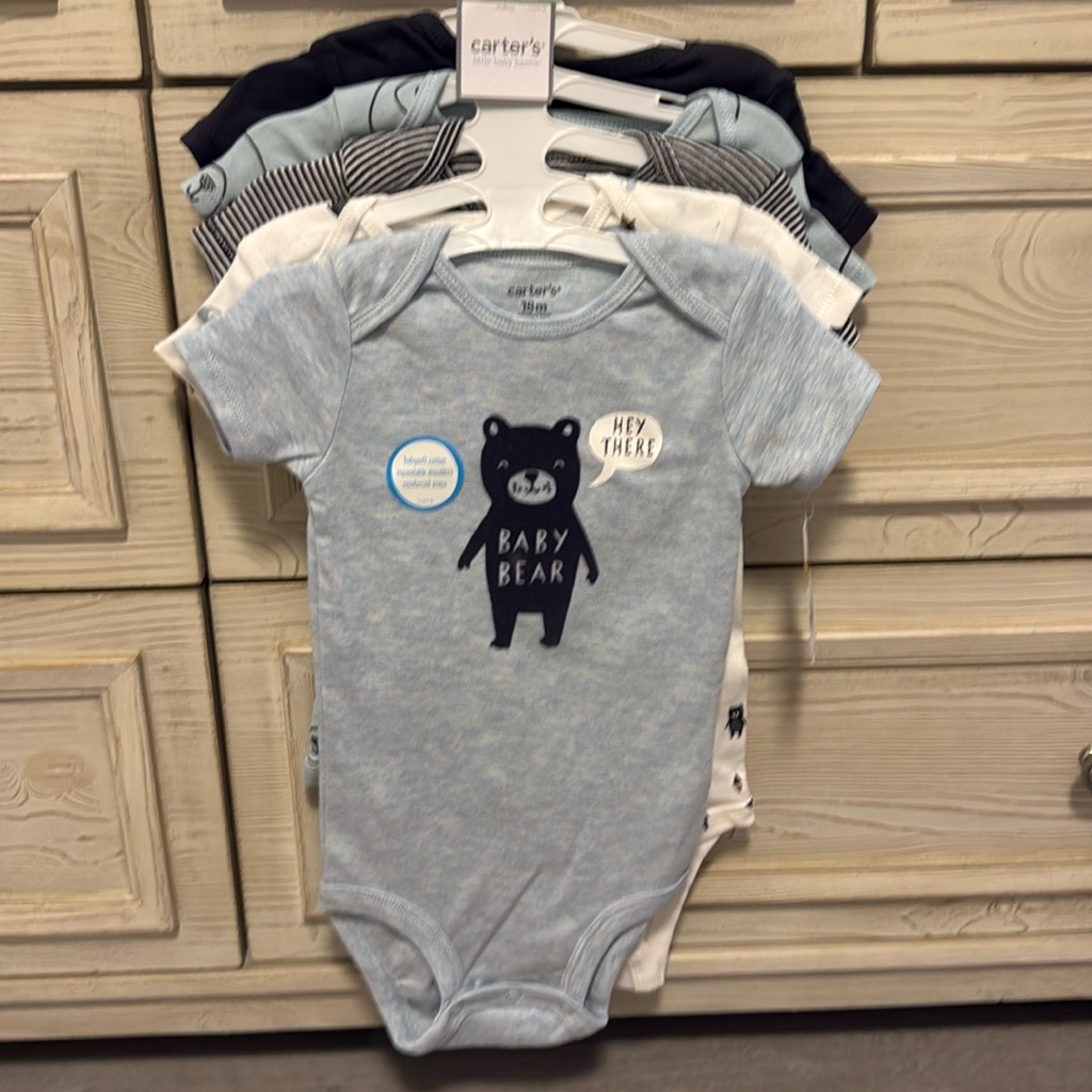 Carters 5pc Short Sleeve Onesie Set. Bear And “Handsome Fella” Theme